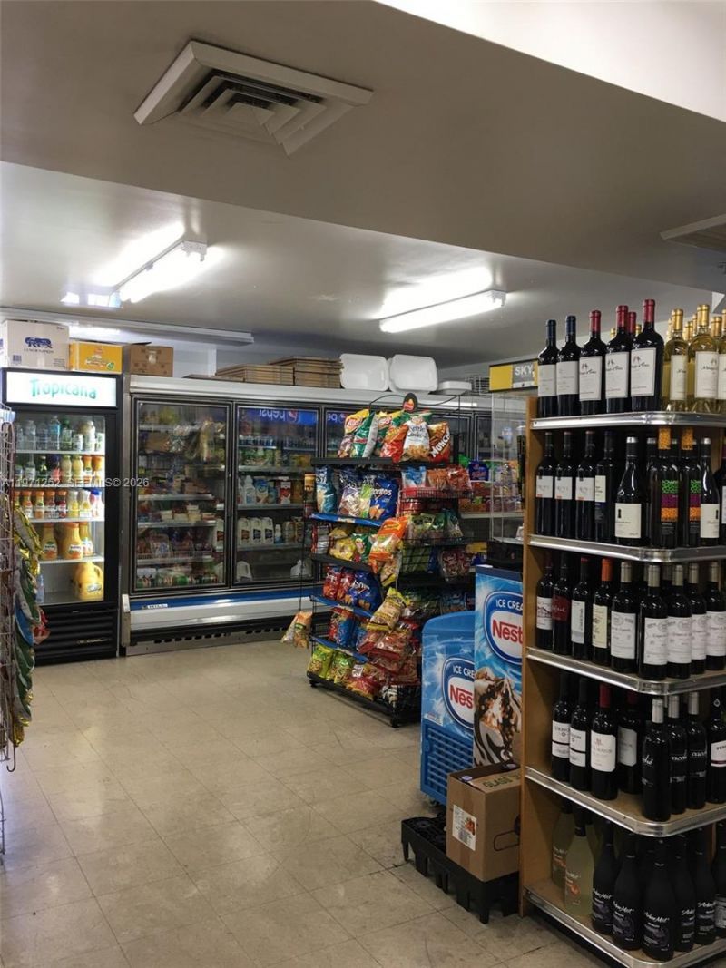 5085 NW 7th St , Unit 1015, Miami, FL 33126 Photo