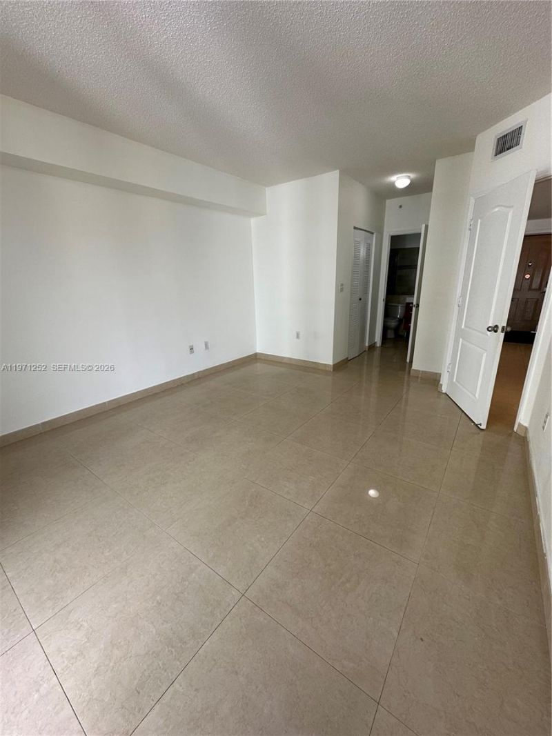 5085 NW 7th St , Unit 1015, Miami, FL 33126 Photo