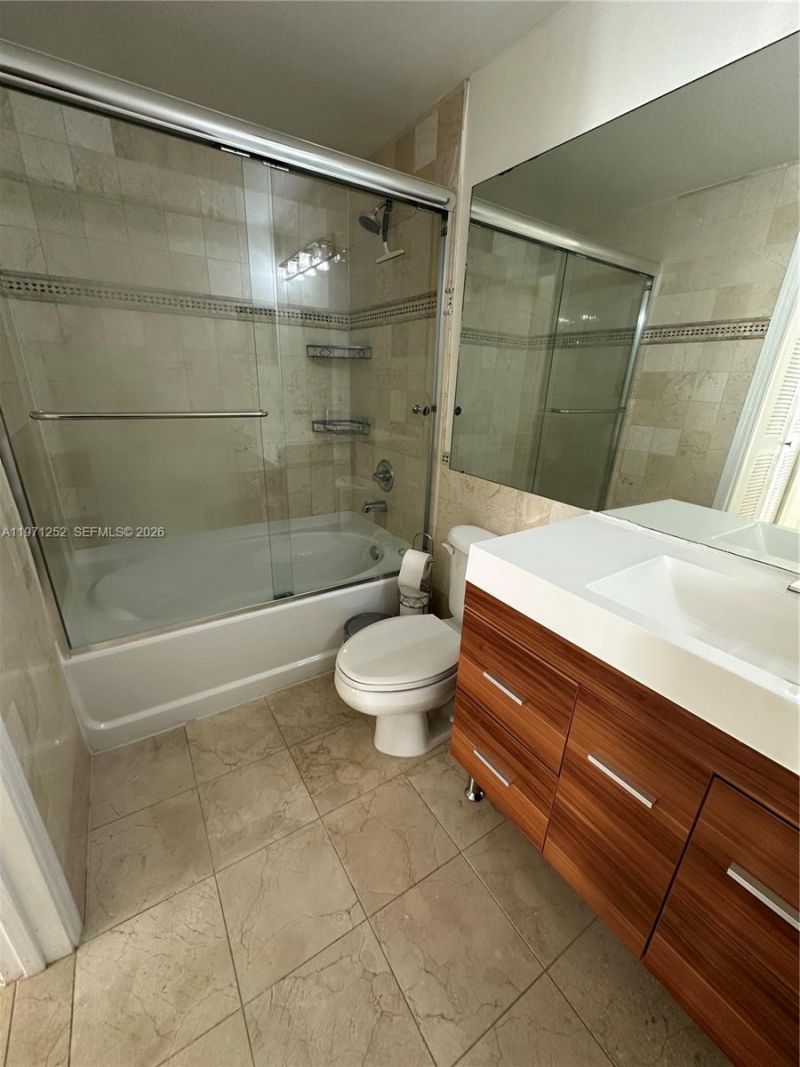 5085 NW 7th St , Unit 1015, Miami, FL 33126 Photo