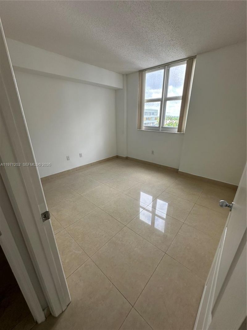 5085 NW 7th St , Unit 1015, Miami, FL 33126 Photo