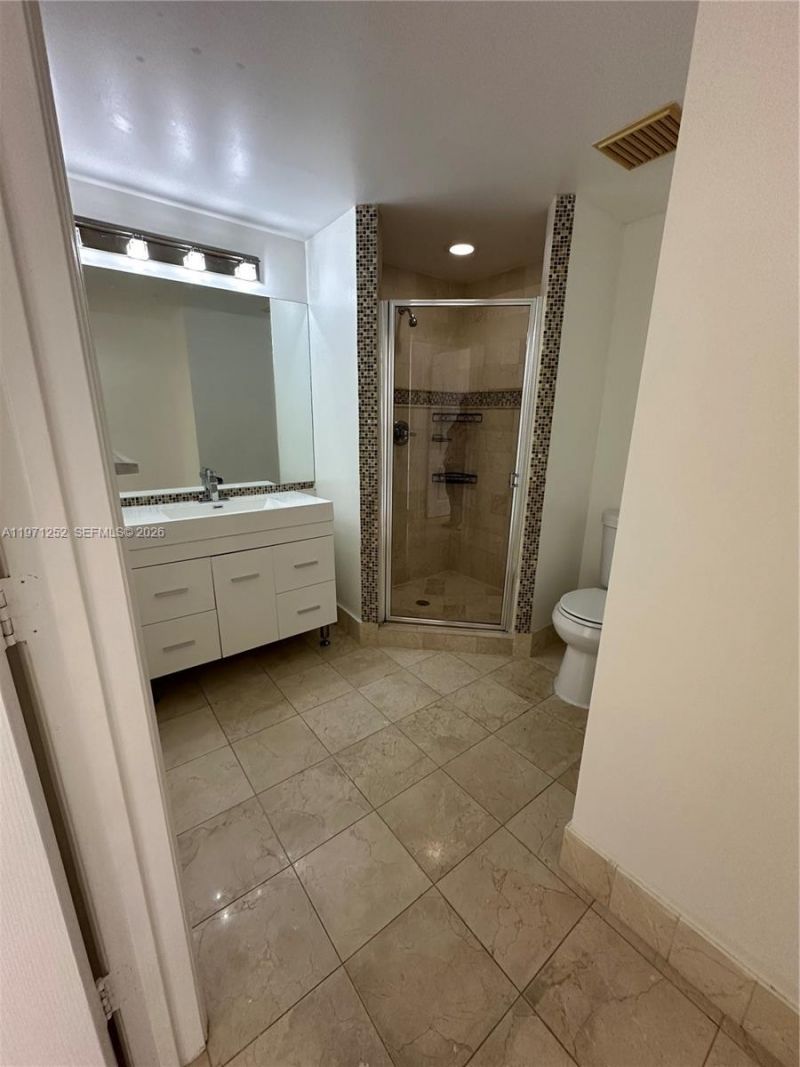 5085 NW 7th St , Unit 1015, Miami, FL 33126 Photo