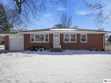 4120 Loveland Drive, Lincoln, NE 68506