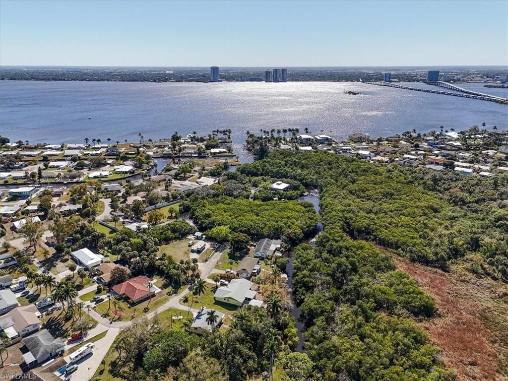 137 Dow Ln, North Fort Myers, FL 33917 Photo