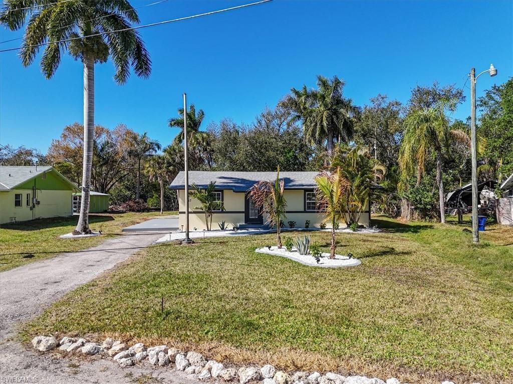 137 Dow Ln, North Fort Myers, FL 33917 Photo