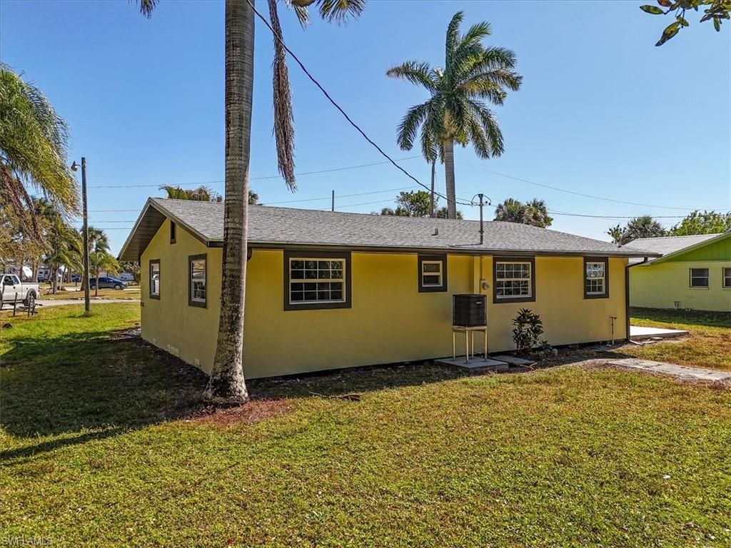 137 Dow Ln, North Fort Myers, FL 33917 Photo