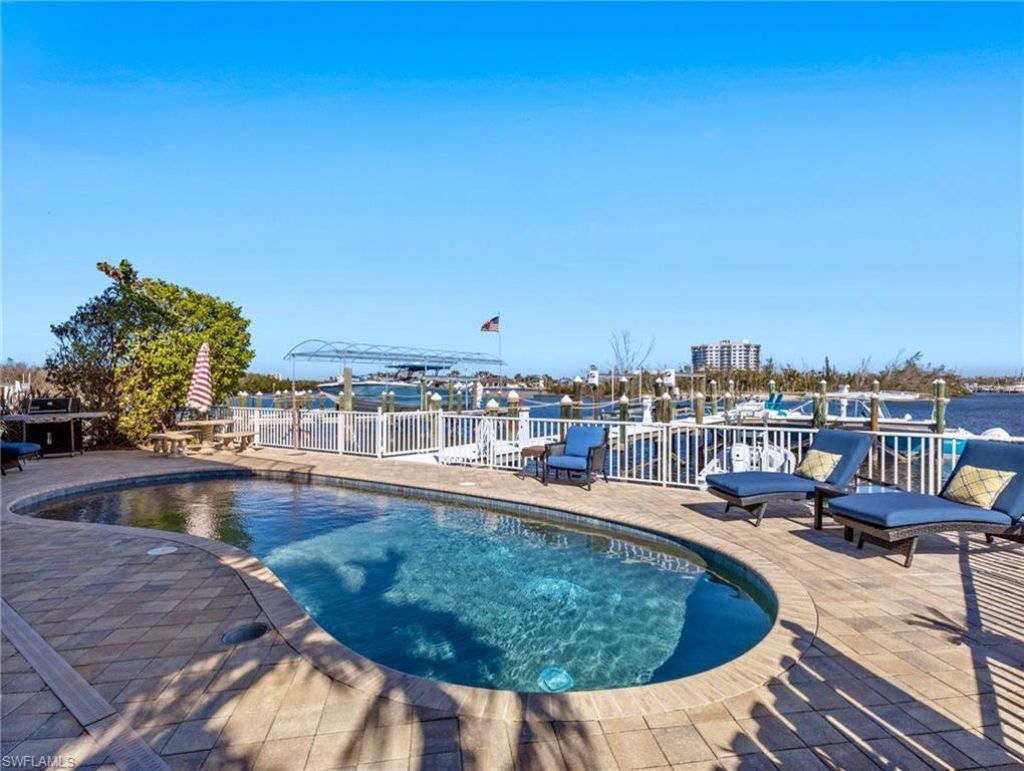921 Prescott St, Fort Myers Beach, FL 33931 Photo