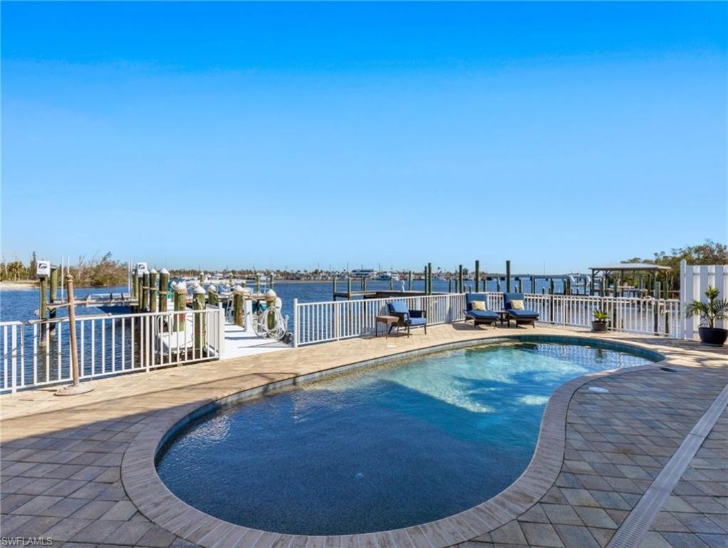 921 Prescott St, Fort Myers Beach, FL 33931 Photo