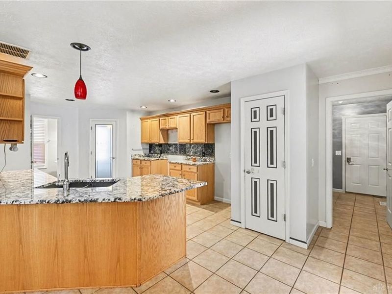 220 Auburn Meadows Court, Carlisle, OH 45005 Photo 7