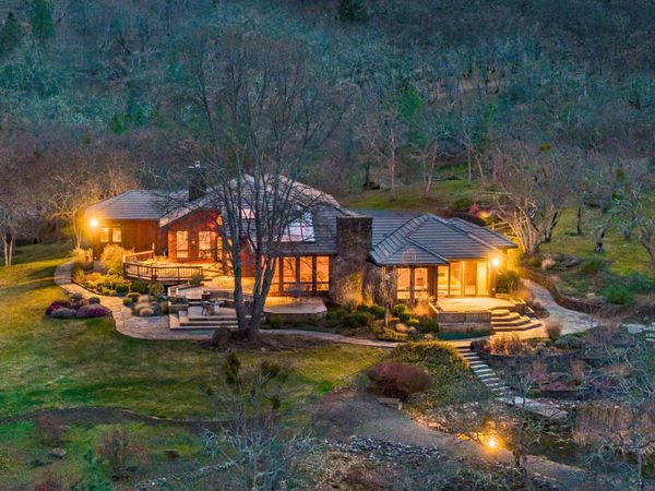 178 Meadow Oaks Drive, Ashland, OR 97520