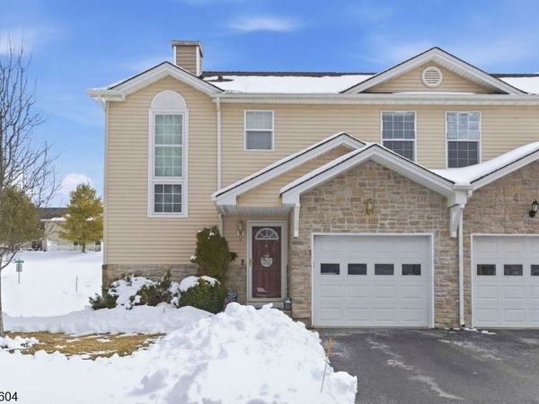 1 Brookview Ln, Hardyston, NJ 07419
