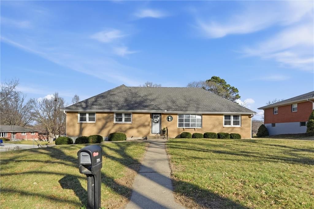 7715 N Lydia Avenue, Kansas City, MO 64118 Main Photo
