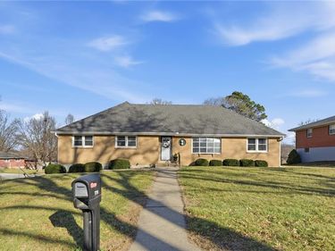 7715 N Lydia Avenue, Kansas City, MO 64118