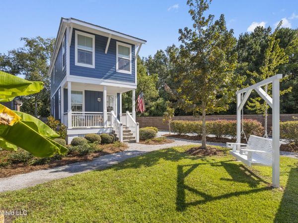 2207 Government Street, Ocean Springs, MS 39564