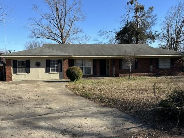 2 Alta Vista Circle, Greenwood, MS 38930
