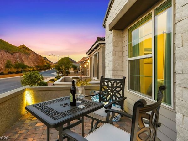 80 Tatahatso Point Street, Henderson, NV 89011