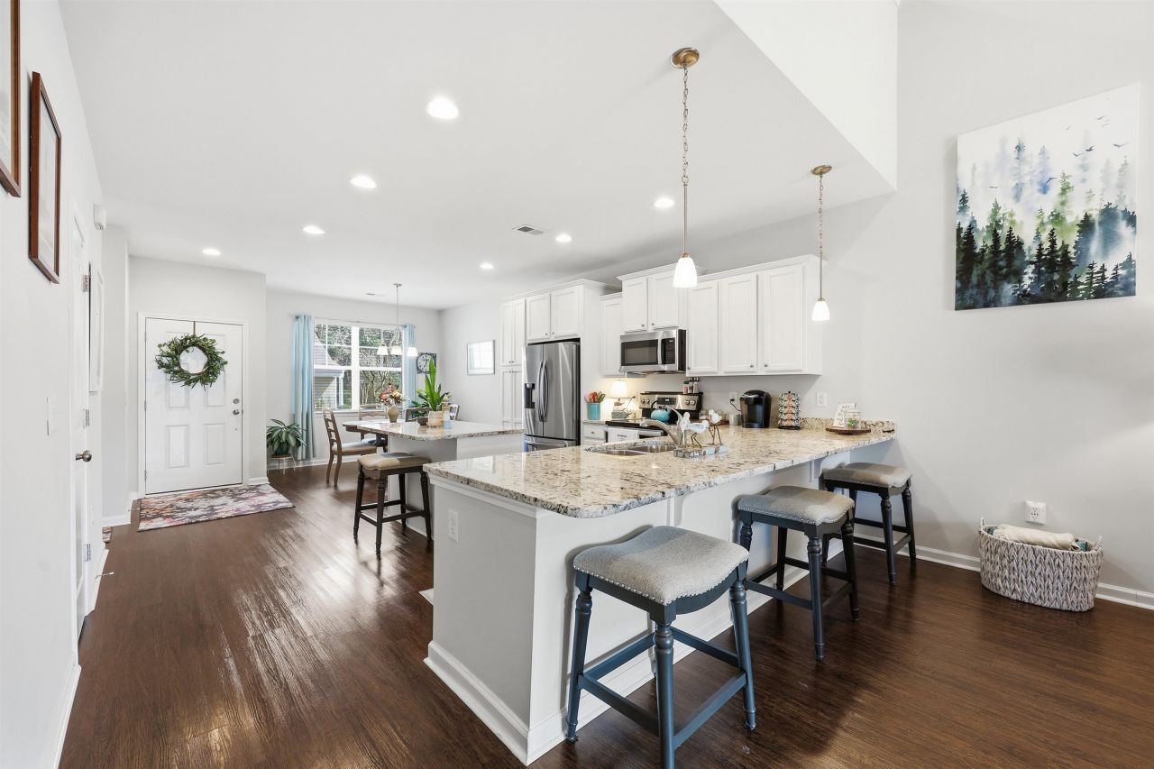 131 Machrie Loop Photo 10