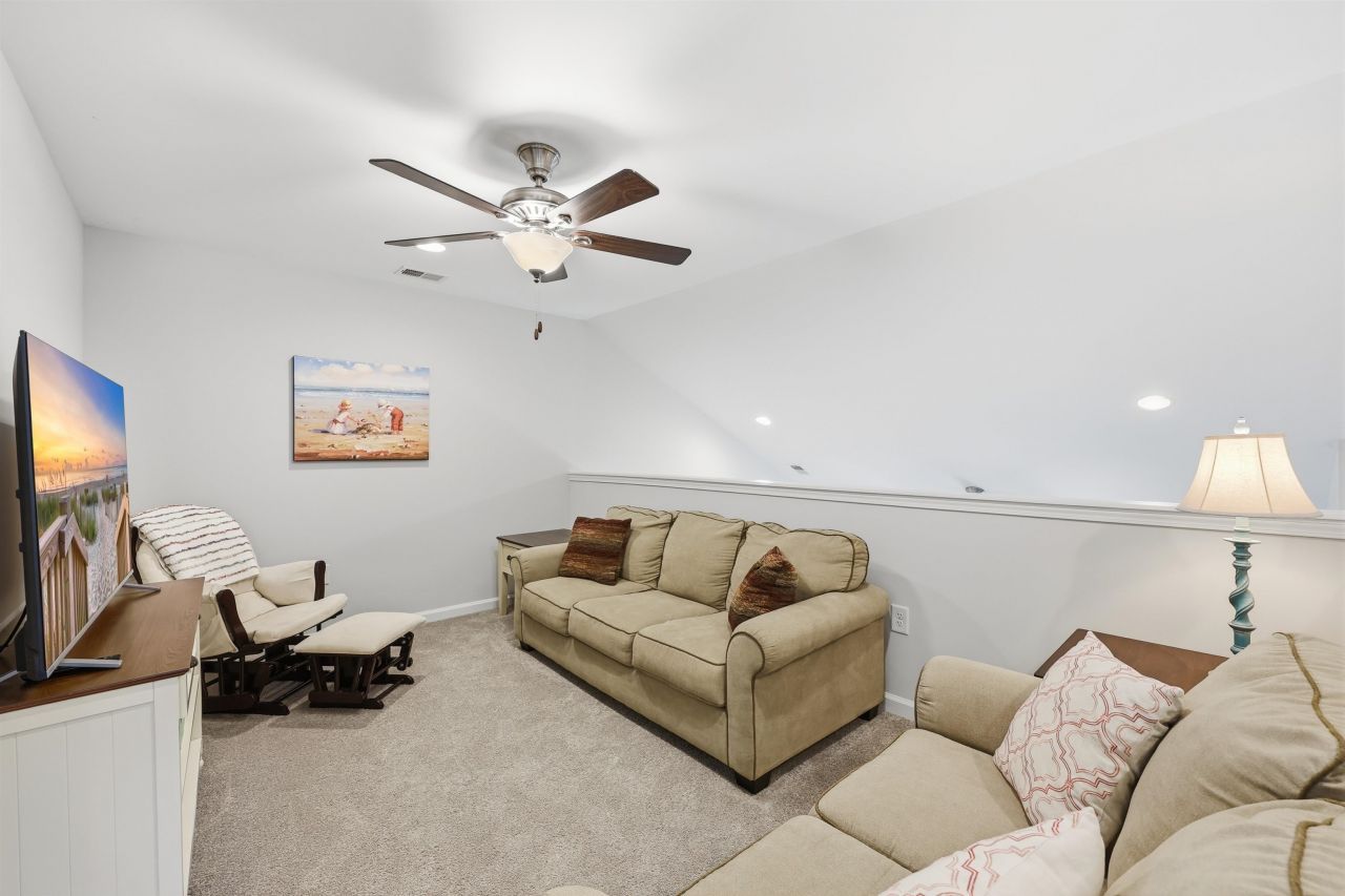 131 Machrie Loop Photo 11