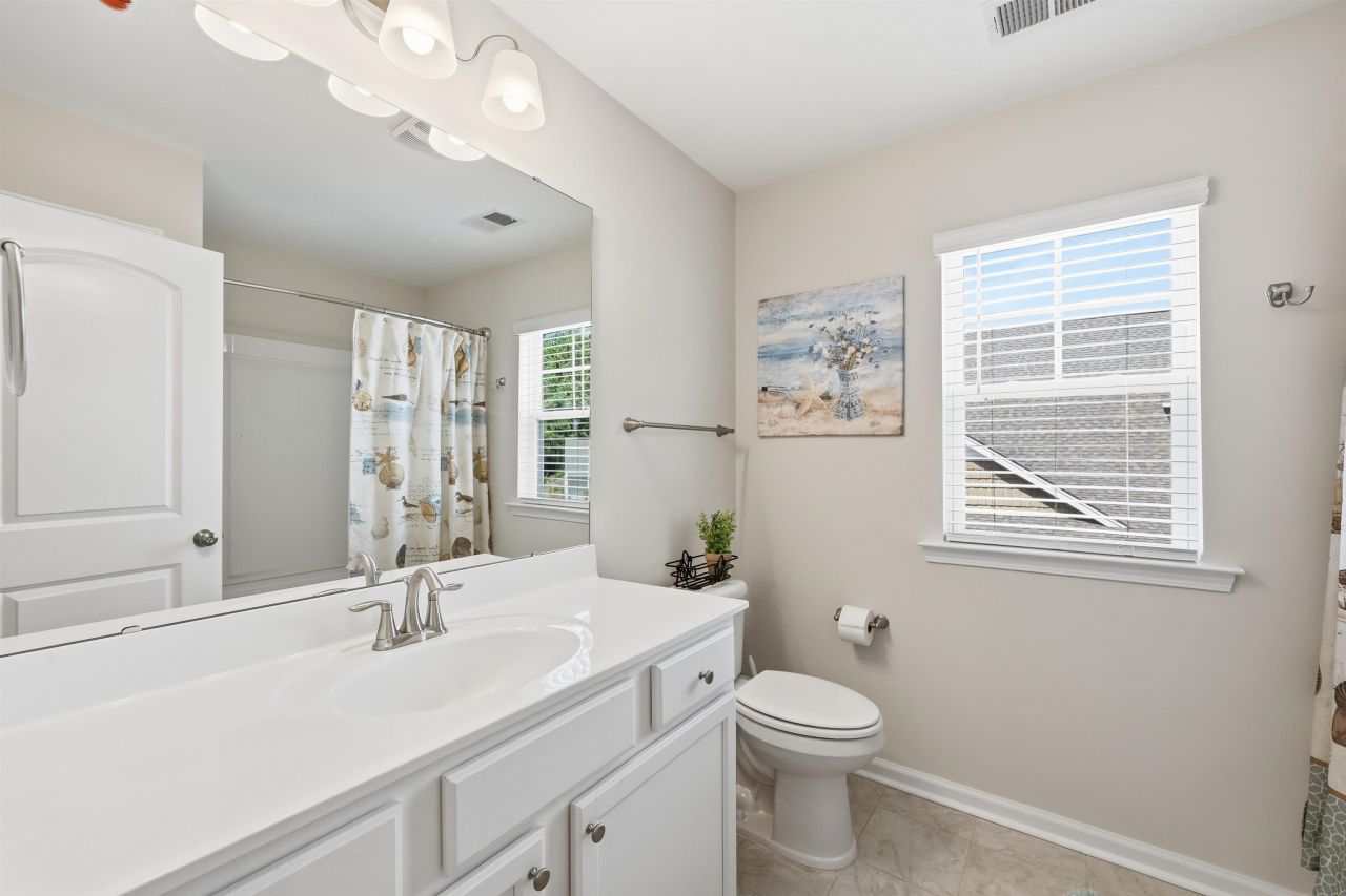 131 Machrie Loop Photo 12