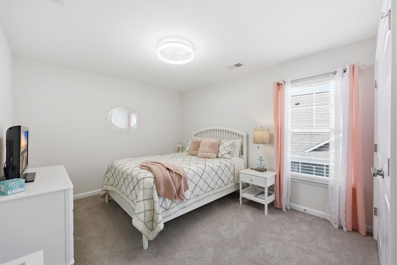 131 Machrie Loop Photo 14