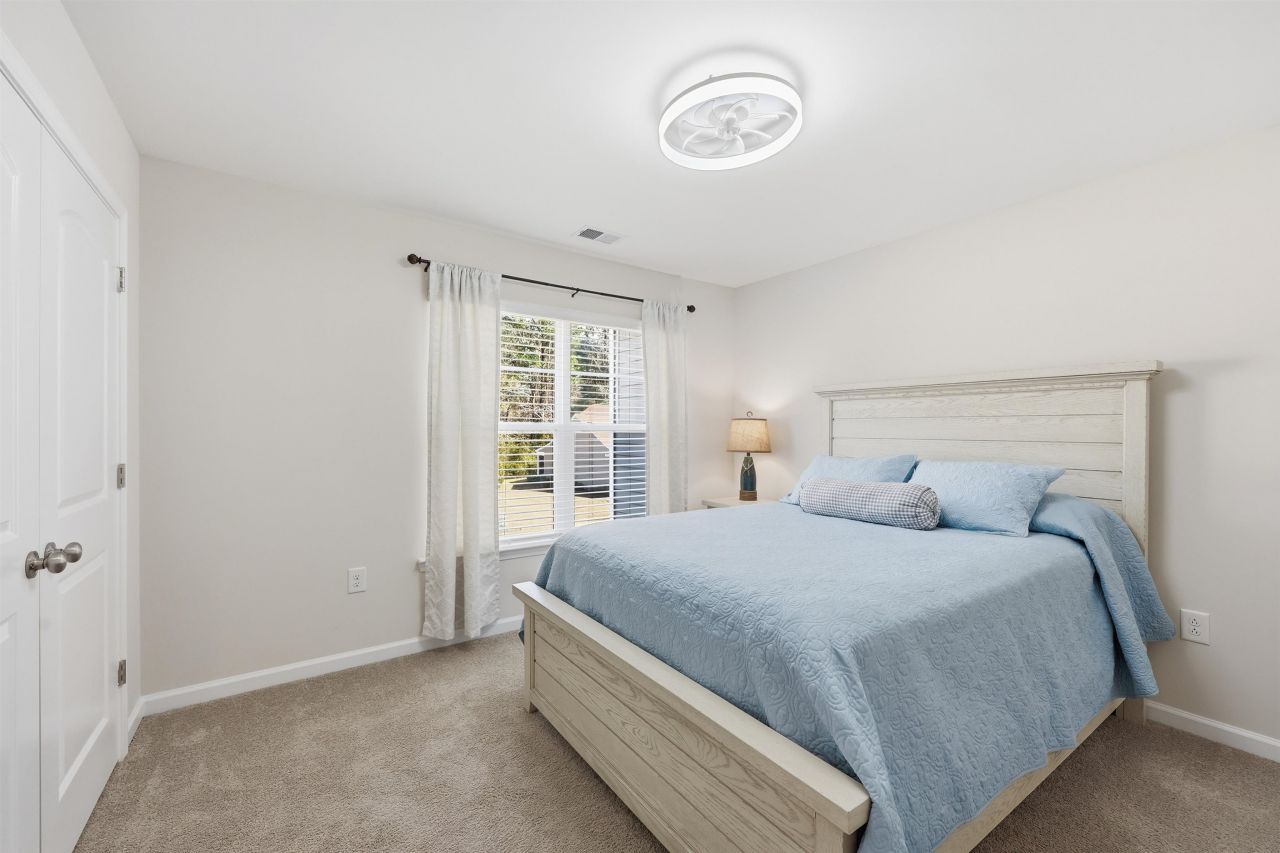 131 Machrie Loop Photo 15