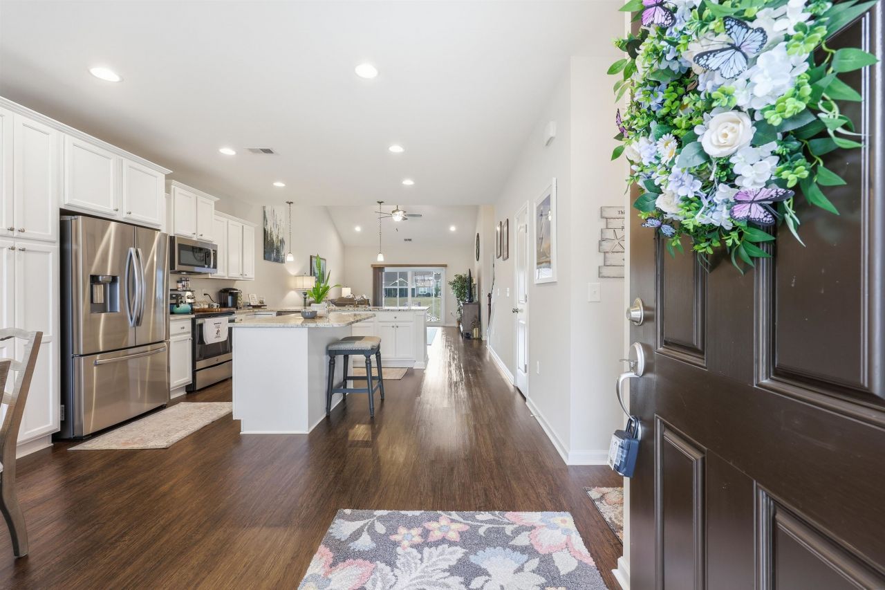 131 Machrie Loop Photo 2