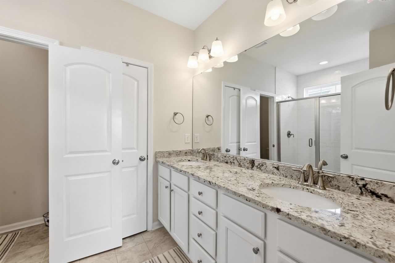 131 Machrie Loop Photo 7