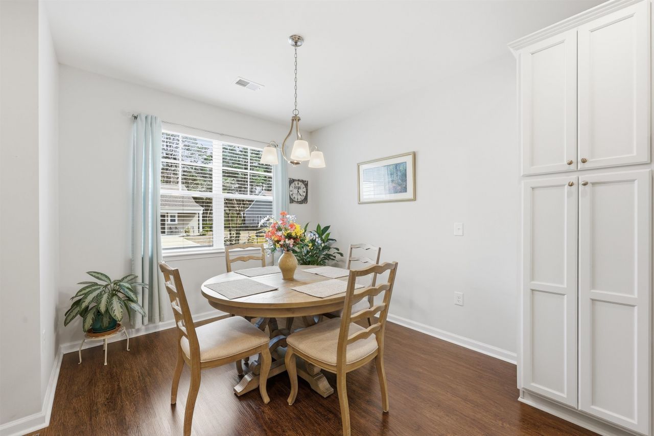 131 Machrie Loop Photo 8