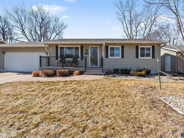 5205 S Danberry Dr, Sioux Falls, SD 57106