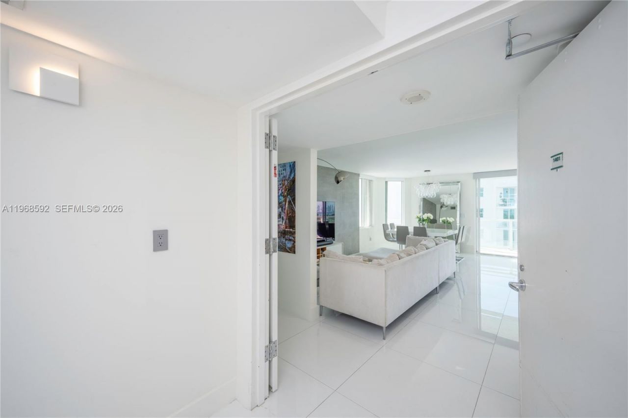 5900 Collins Ave , Unit 1401, Miami Beach, FL 33140 Photo