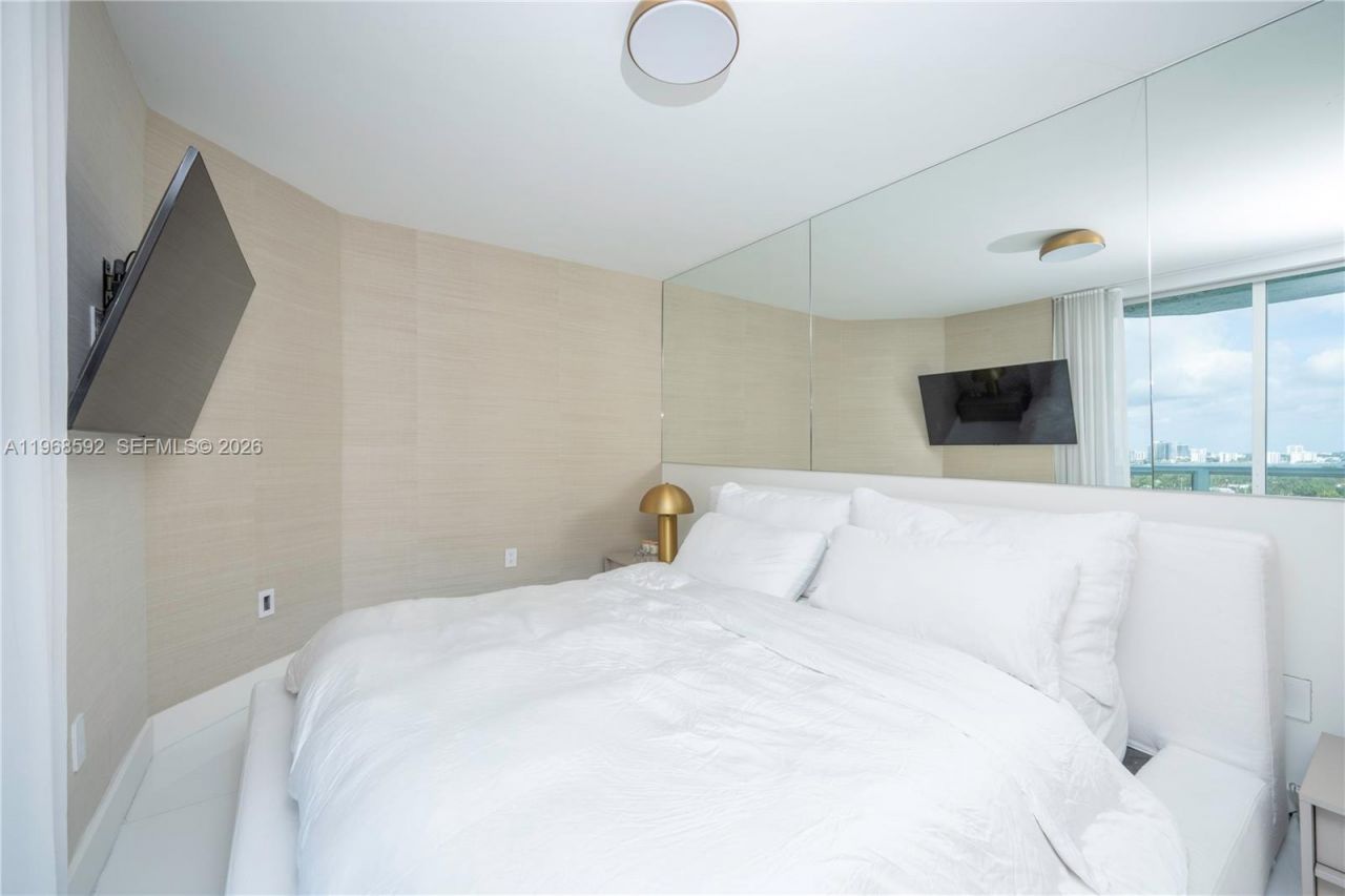 5900 Collins Ave , Unit 1401, Miami Beach, FL 33140 Photo