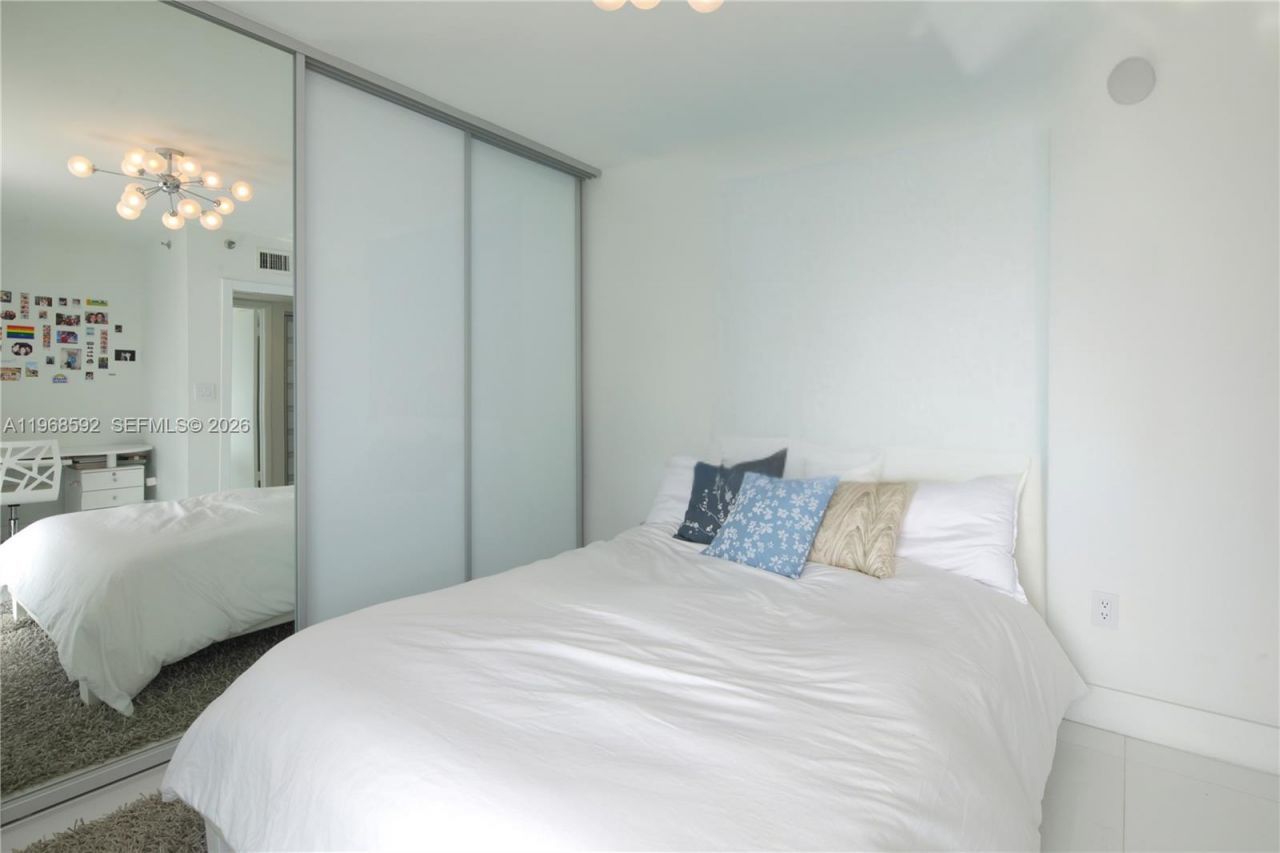 5900 Collins Ave , Unit 1401, Miami Beach, FL 33140 Photo