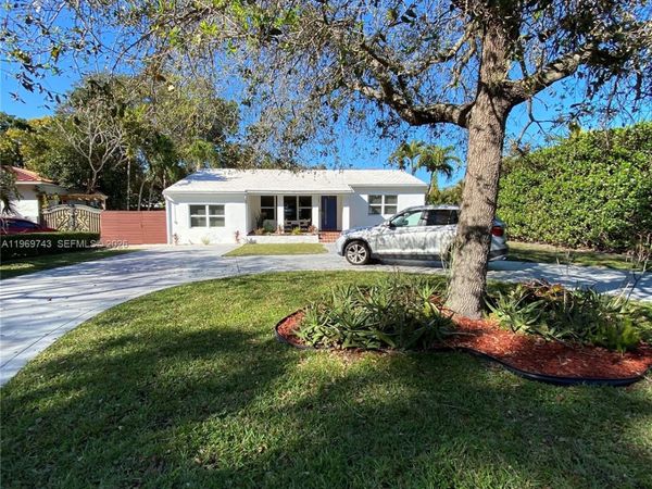 951 NE 116th St, Biscayne Park, FL 33161