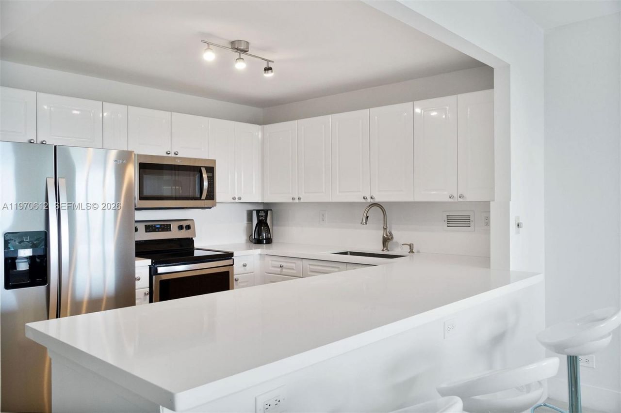 2301 Collins Ave, Unit 338, Miami Beach, FL 33139 Photo