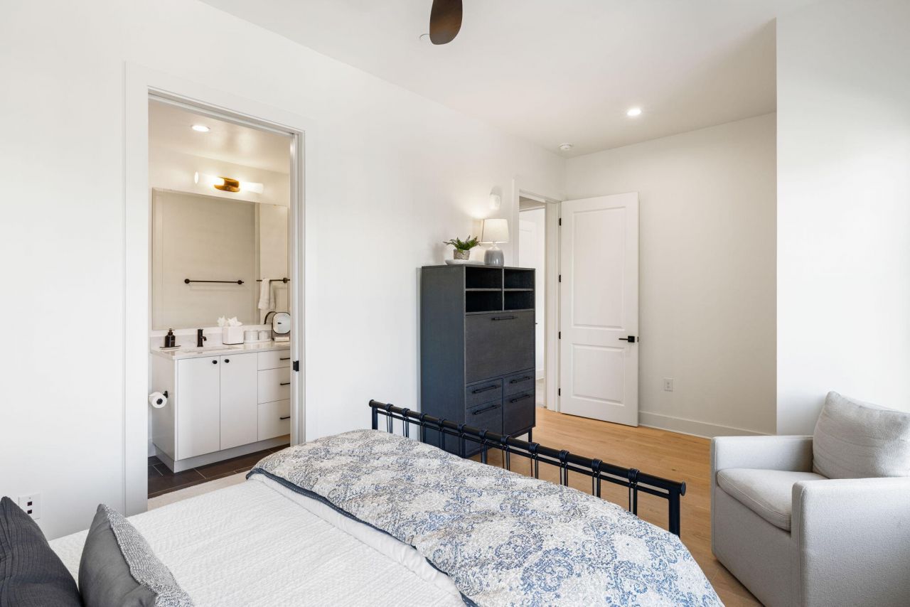 508 Helmsman Street Photo 27