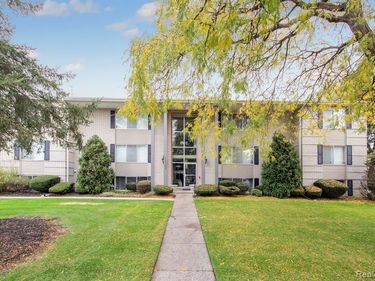 33302 Kingslane Court, Farmington, MI 48336