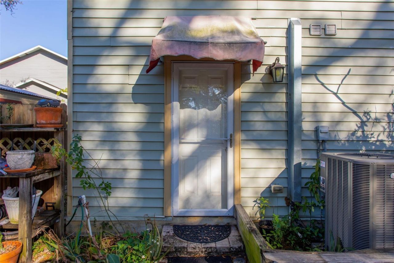 1018 E Columbus Drive, Tampa, FL 33605 Photo