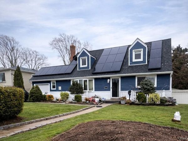 83 E Lido Prom , Lindenhurst, NY 11757