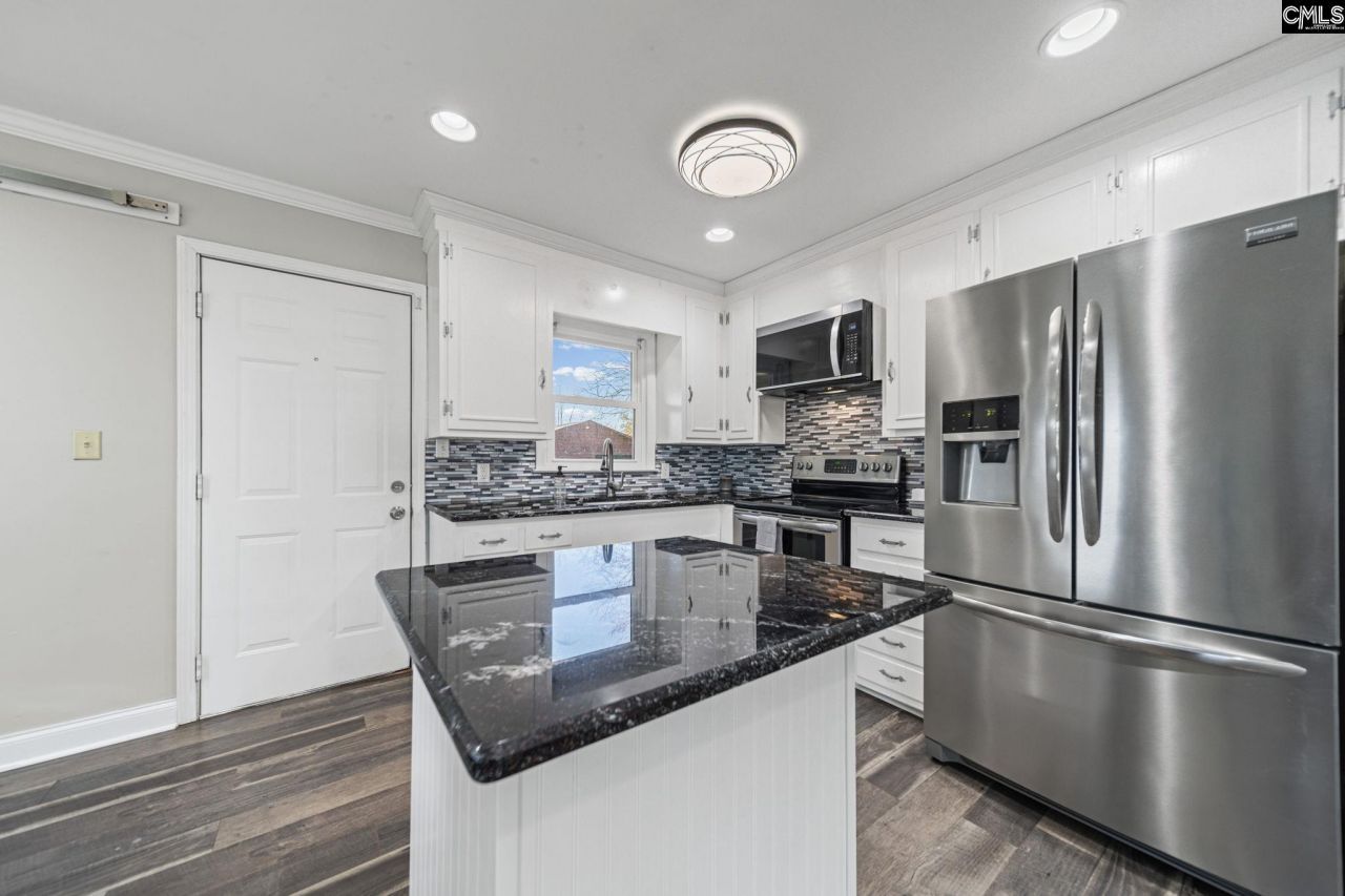 111 Berry Street Photo 6