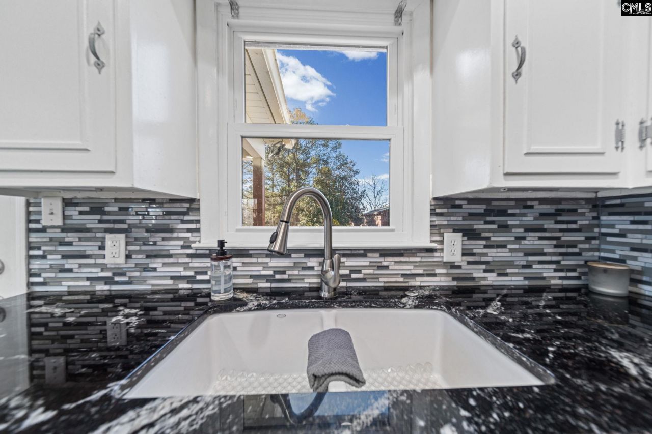 111 Berry Street Photo 8