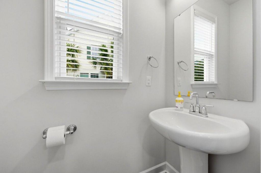 301 Lanyard Street Photo 10