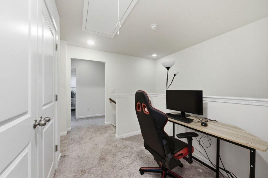 301 Lanyard Street Photo 11