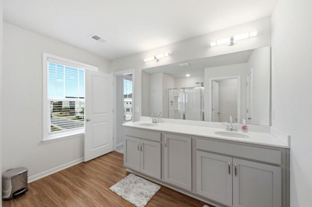 301 Lanyard Street Photo 13