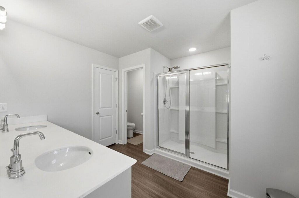 301 Lanyard Street Photo 14