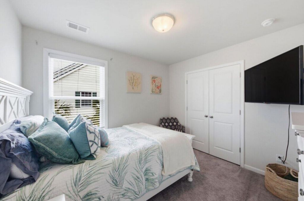 301 Lanyard Street Photo 16