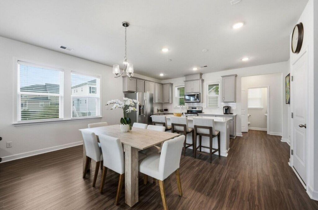 301 Lanyard Street Photo 6