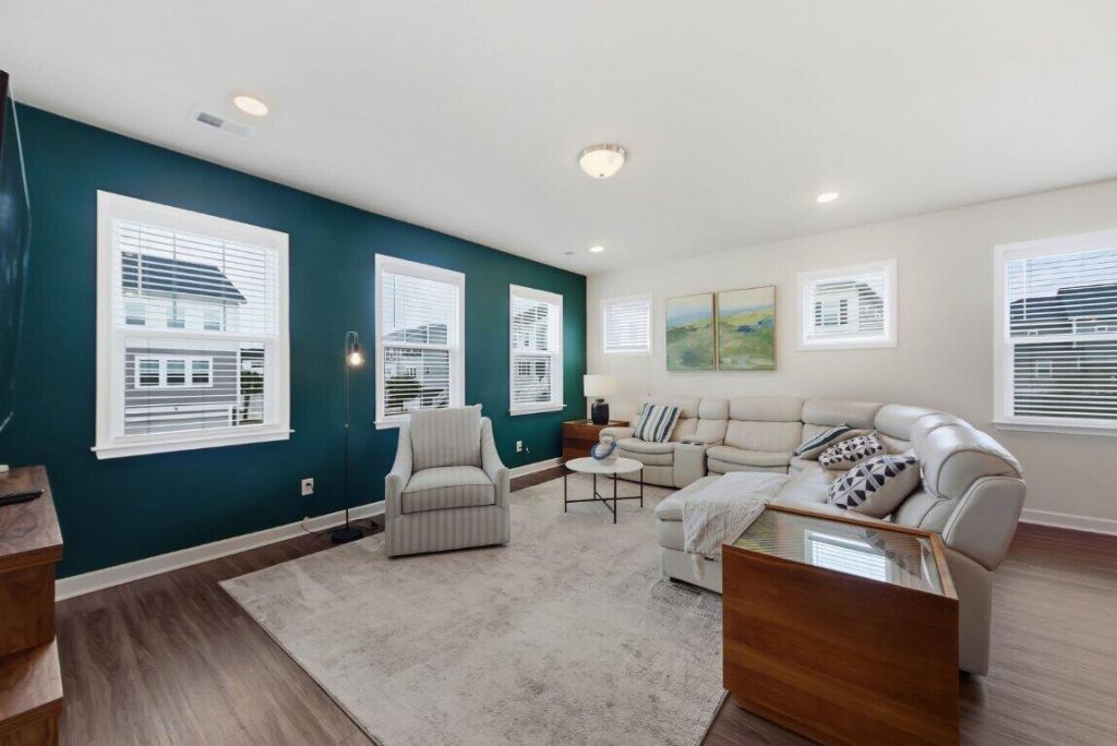 301 Lanyard Street Photo 7