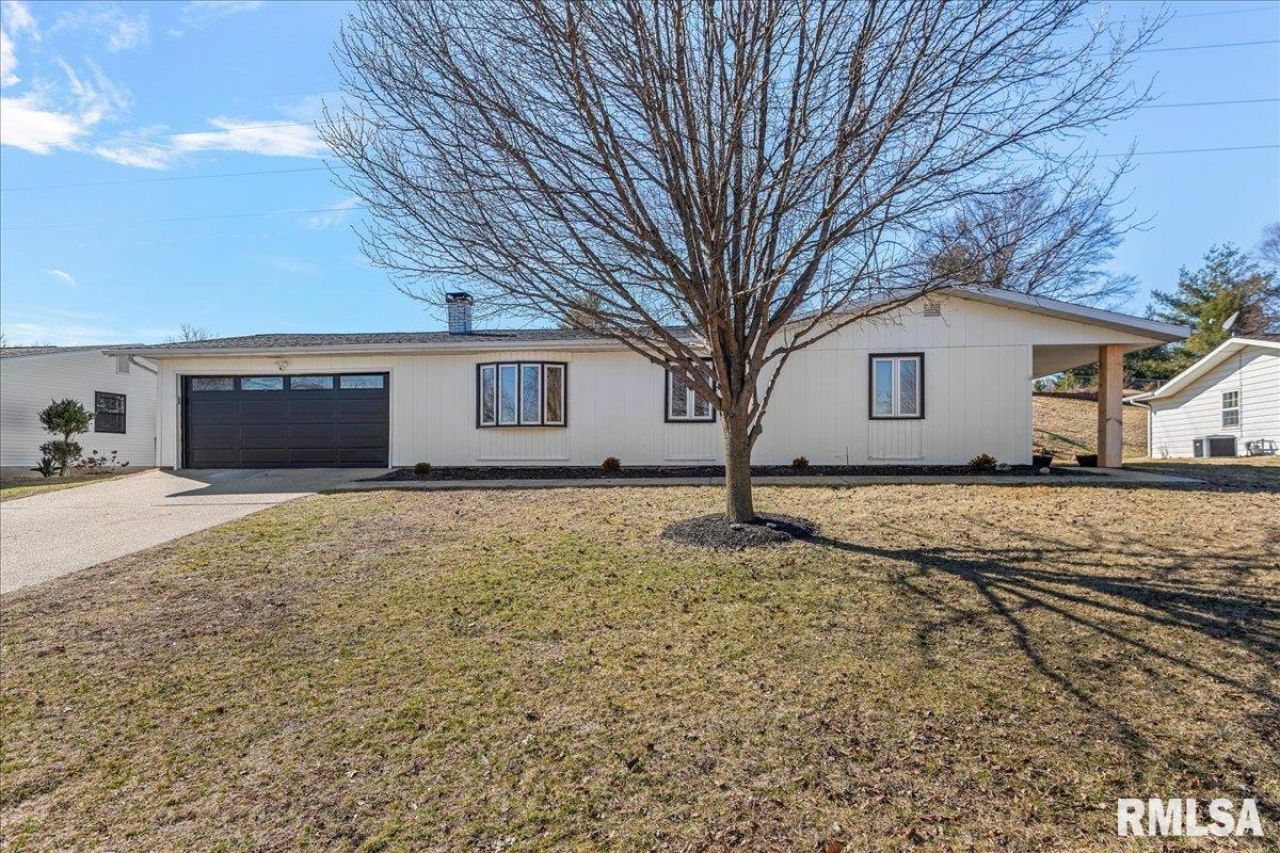 11 Birch Lake Drive, Sherman, IL 62684 Main Photo