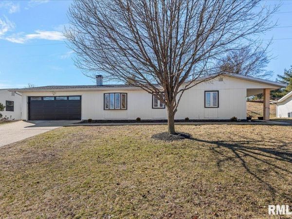 11 Birch Lake Drive, Sherman, IL 62684