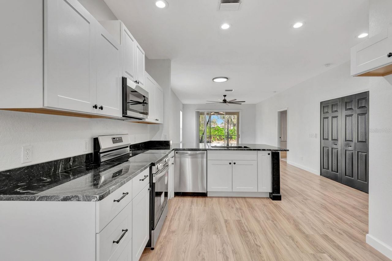 5035 Lakescene Place, Sarasota, FL 34243 Photo