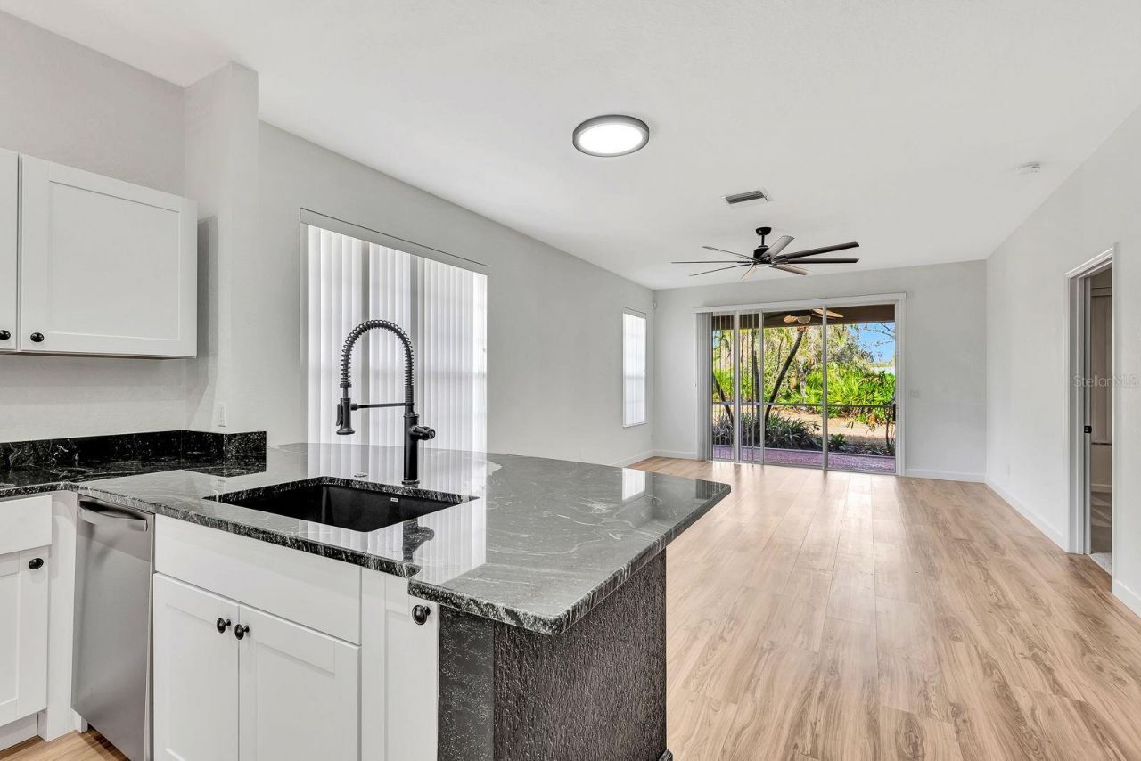 5035 Lakescene Place, Sarasota, FL 34243 Photo